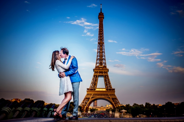 Love session au pied de la tour Eiffel