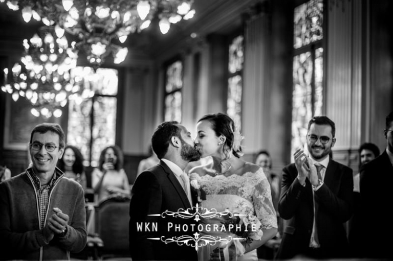 Photographe de mariage à la mairie du 18ème de Paris