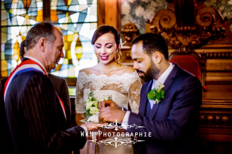 Photographe de mariage à la mairie du 18ème de Paris