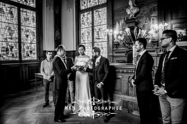 Photographe de mariage à la mairie du 18ème de Paris