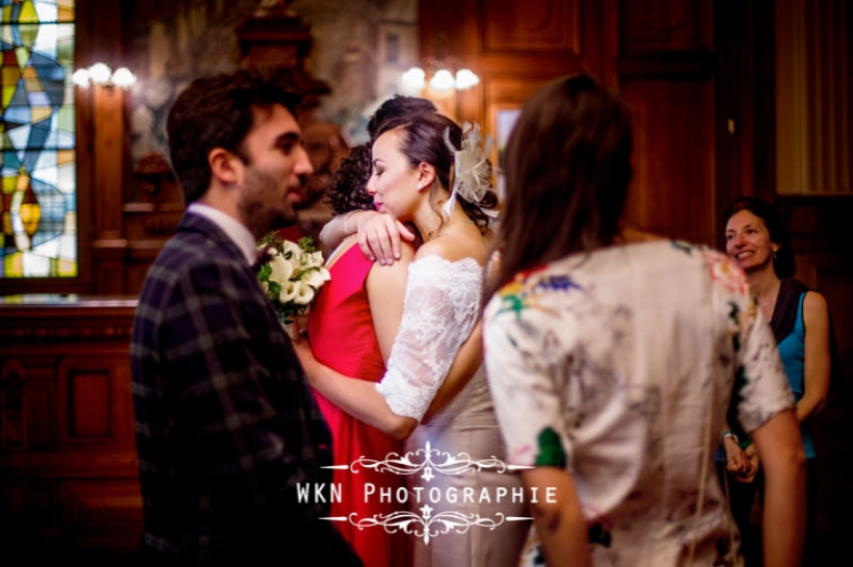 Photographe de mariage à la mairie du 18ème de Paris