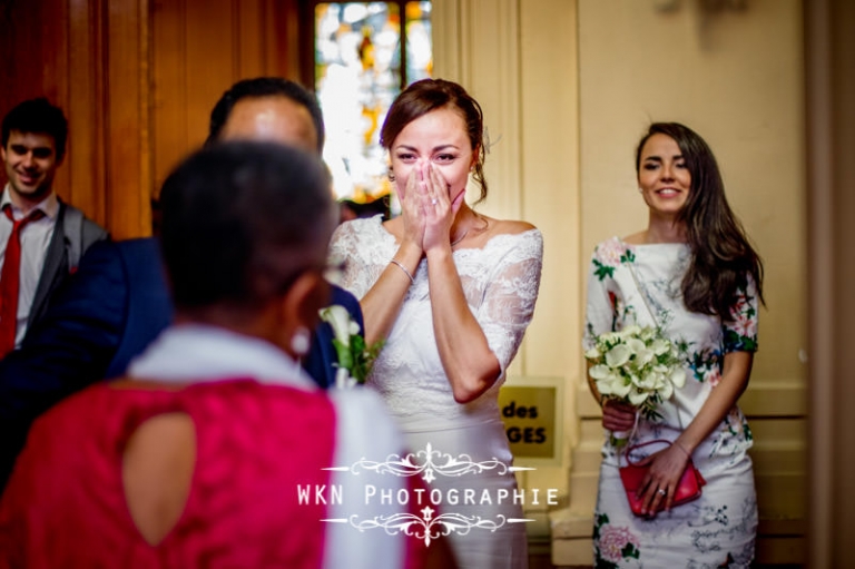 Photographe de mariage à la mairie du 18ème de Paris