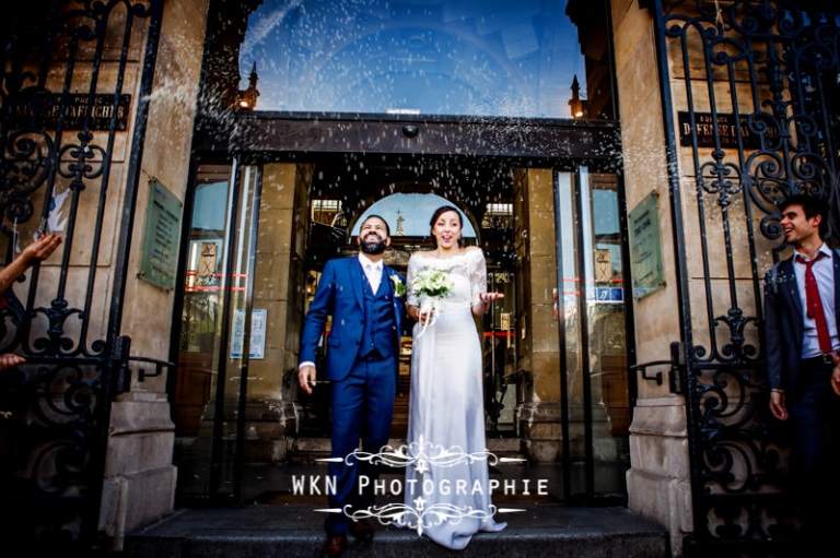 Photographe de mariage à la mairie du 18ème de Paris