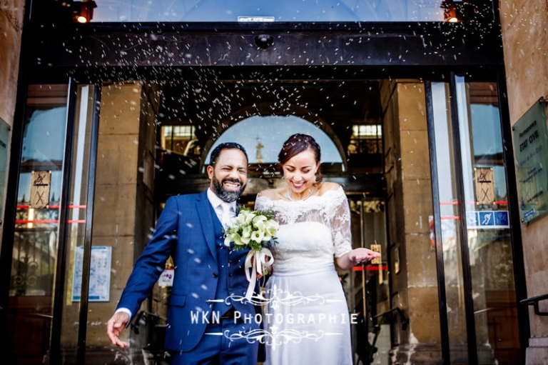 Photographe de mariage à la mairie du 18ème de Paris