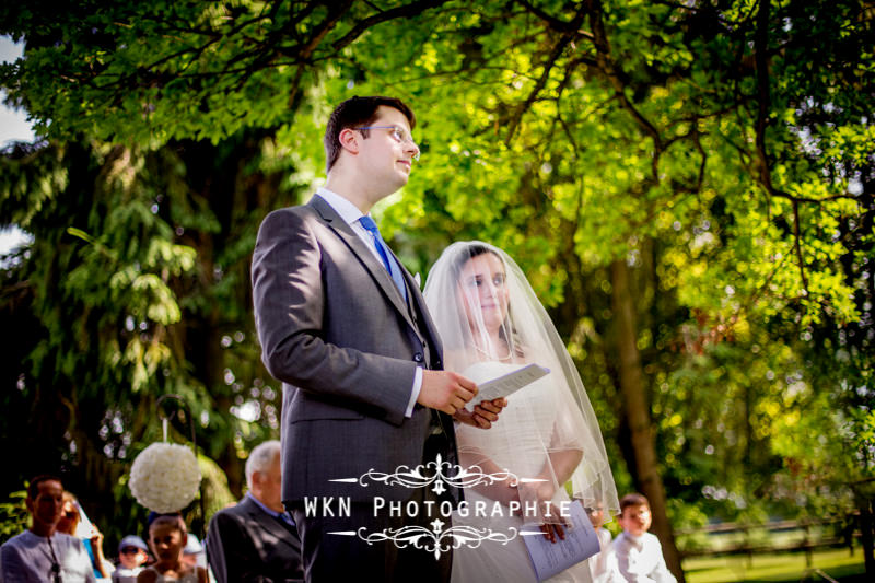 Photographe de mariage pour une cérémonie laique à la Vallée aux Pages