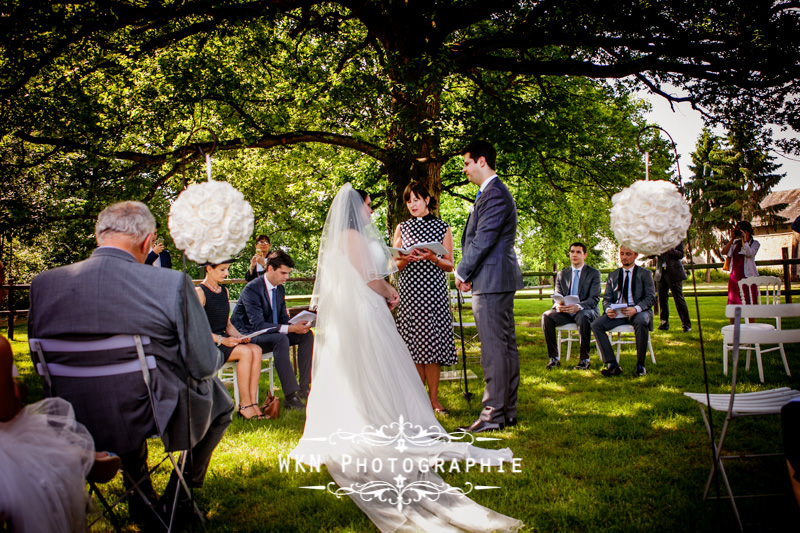 Photographe de mariage pour une cérémonie laique à la Vallée aux Pages