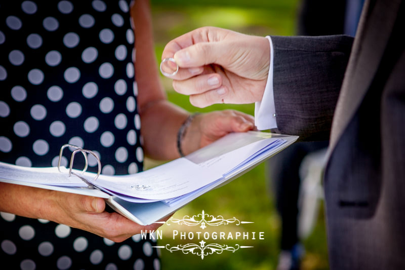 Photographe de mariage pour une cérémonie laique à la Vallée aux Pages