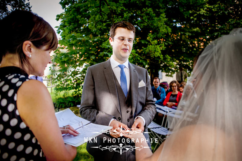 Photographe de mariage pour une cérémonie laique à la Vallée aux Pages