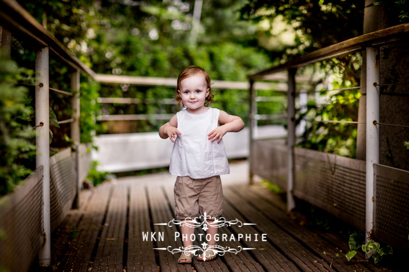 Photographe de maternité à Paris - séance photo en famille dans un parc à Paris