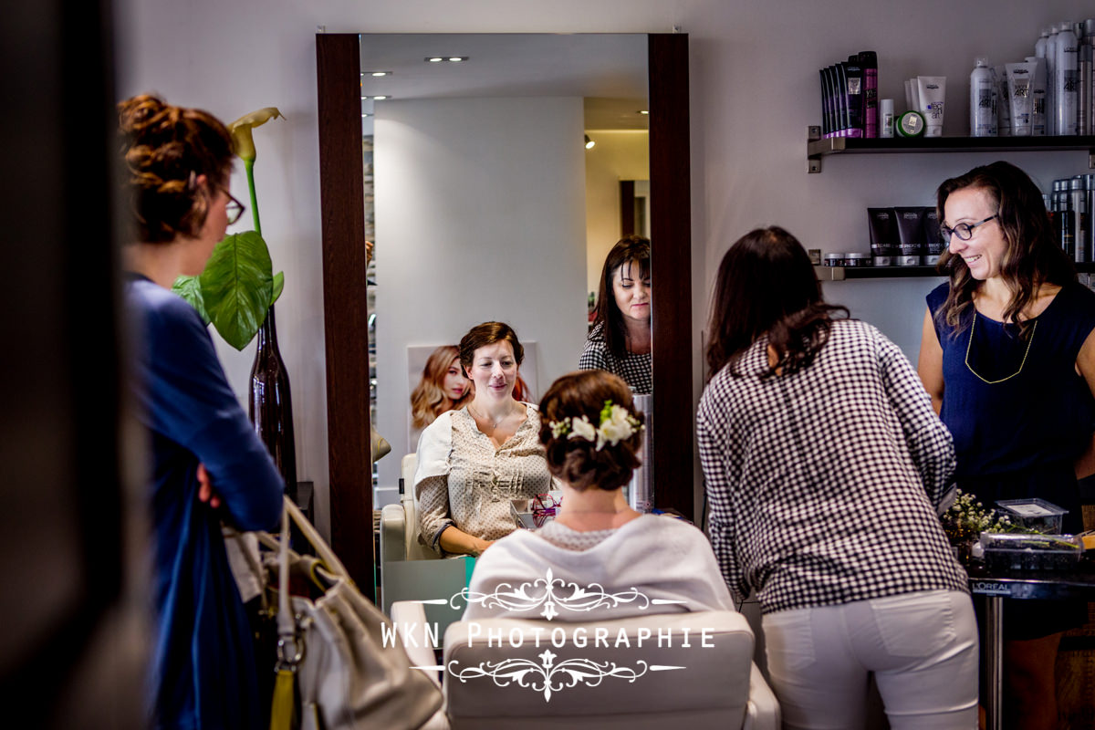 Photographe de mariage à Paris - les préparatifs de la mariée chez le coiffeur