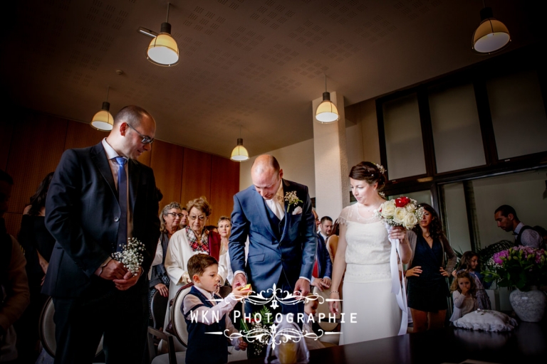 Photographe de mariage à Paris - le mariage civil a la mairie de Montigny le Bretonneux