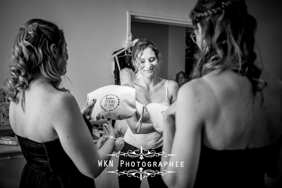 Photographe de mariage dans le Vexin - préparatifs et mise en beauté de la mariée