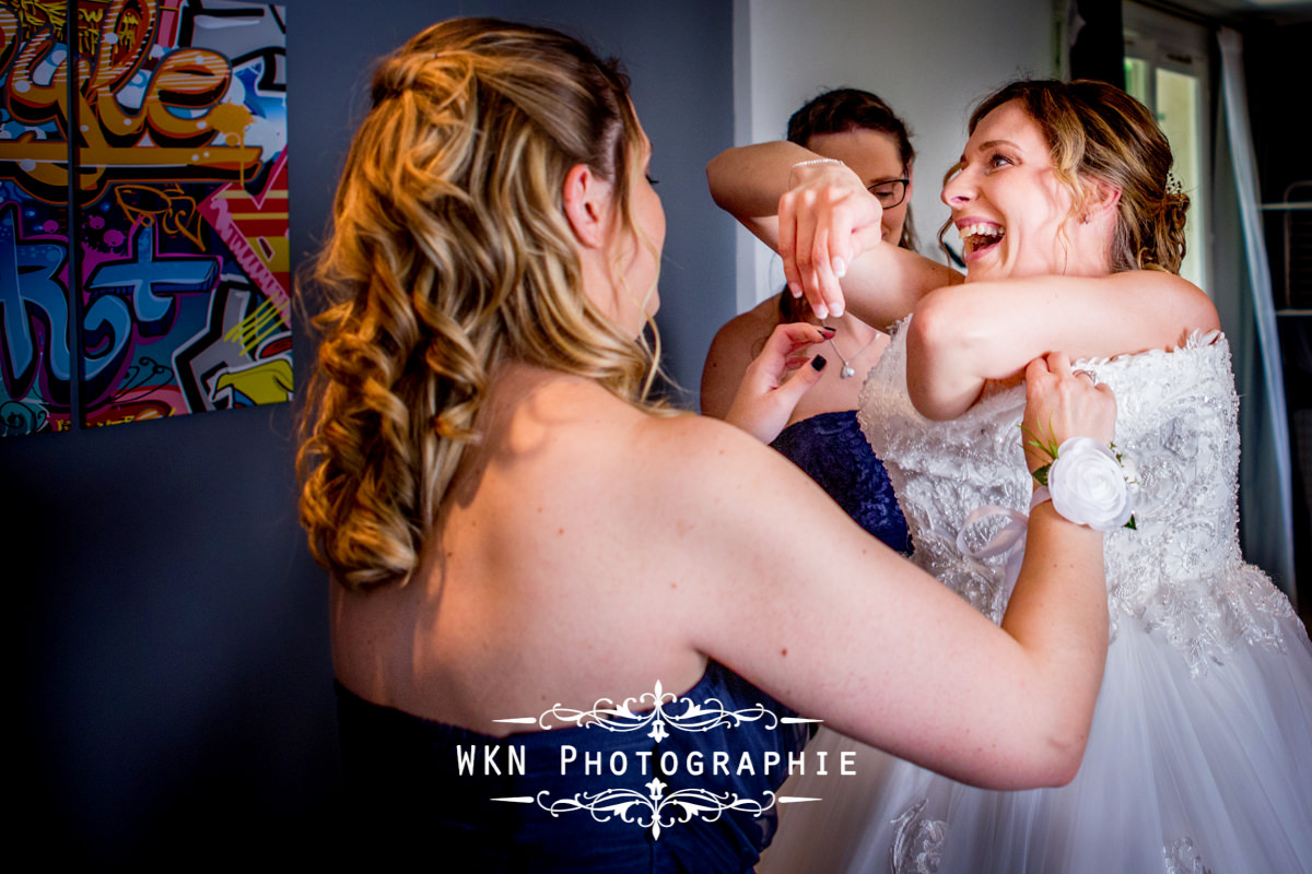 Photographe de mariage dans le Vexin - préparatifs et mise en beauté de la mariée