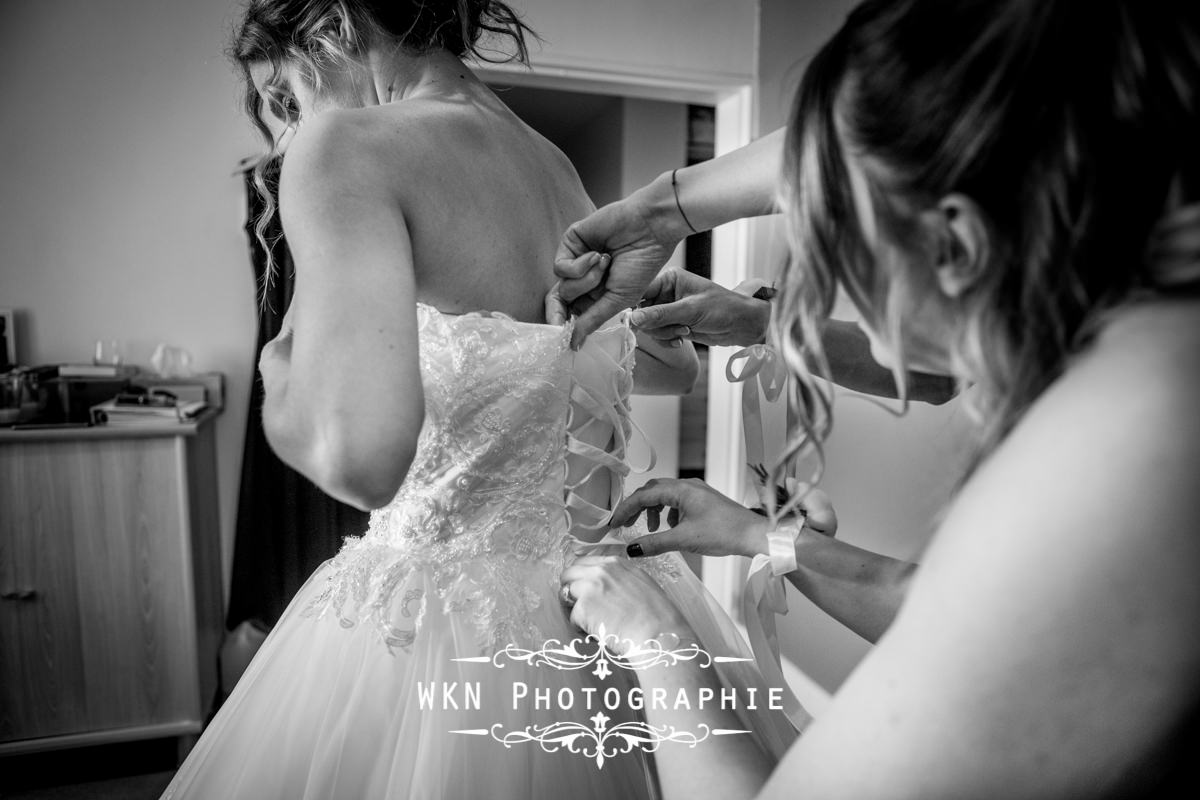 Photographe de mariage dans le Vexin - préparatifs et mise en beauté de la mariée