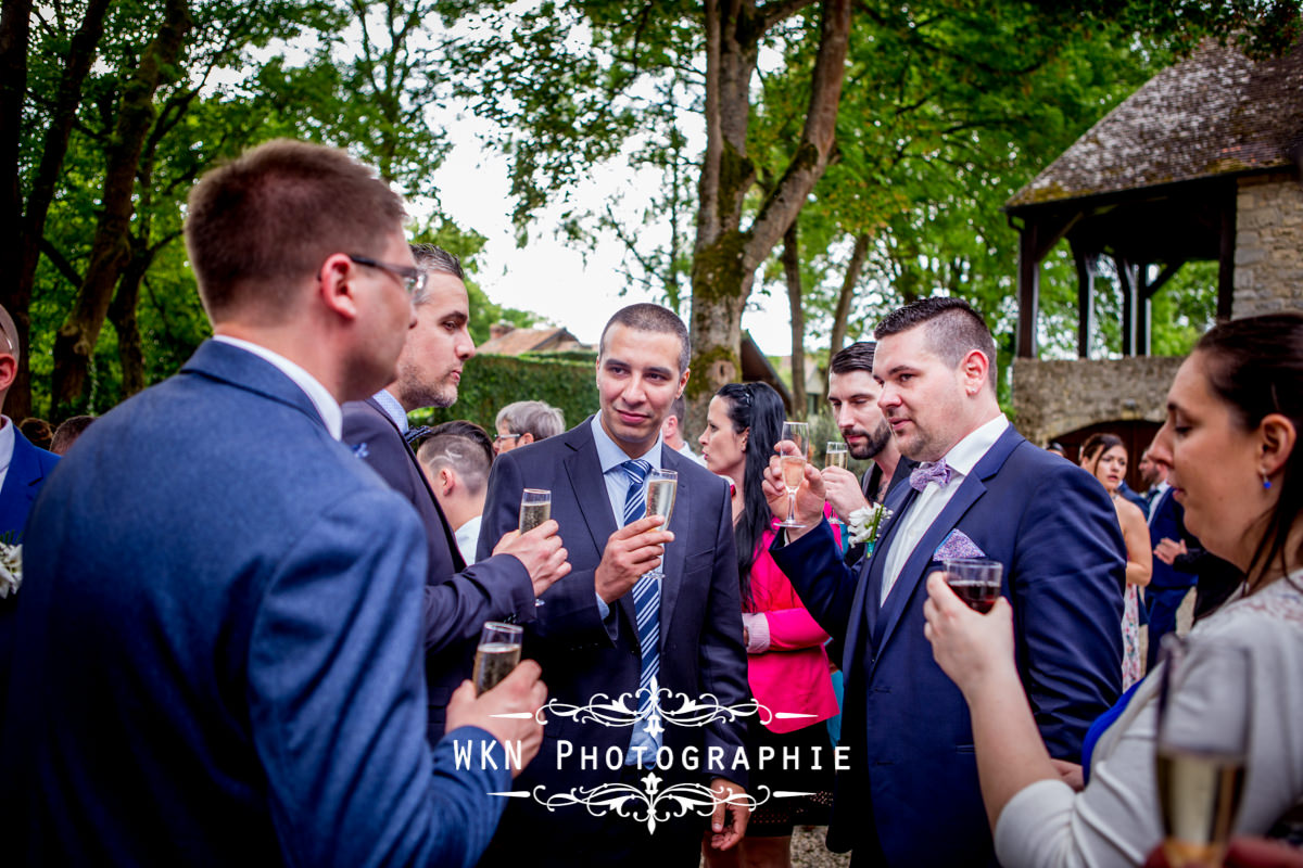 Photographe de mariage dans le Vexin - le vin d'honneur dans le Domaine de Velanne-le-Bois à Magny-en-Vexin