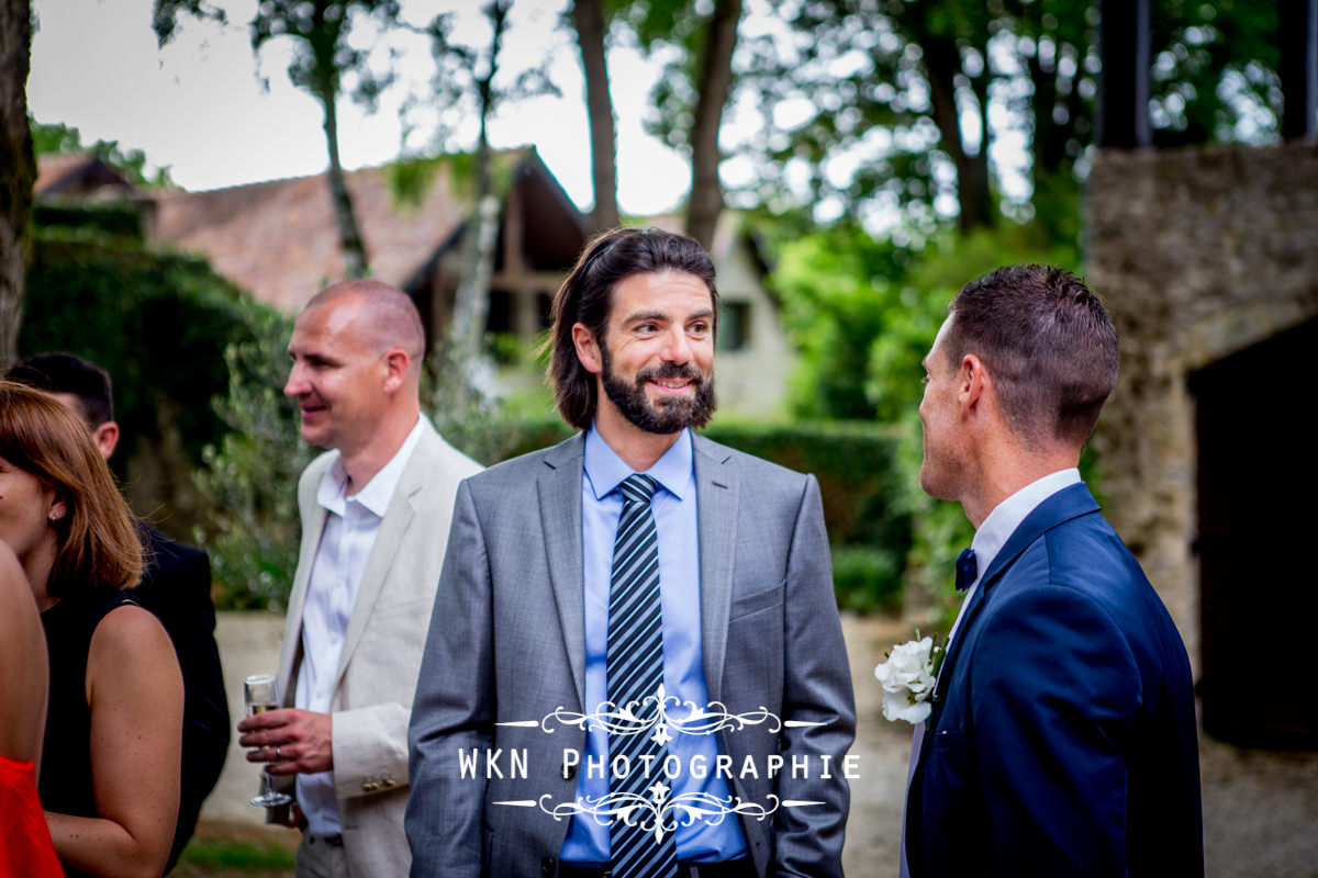 Photographe de mariage dans le Vexin - le vin d'honneur dans le Domaine de Velanne-le-Bois à Magny-en-Vexin