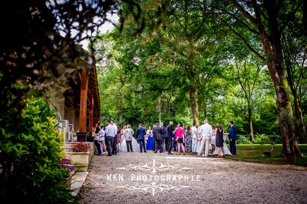 Photographe de mariage dans le Vexin - le vin d'honneur dans le Domaine de Velanne-le-Bois à Magny-en-Vexin