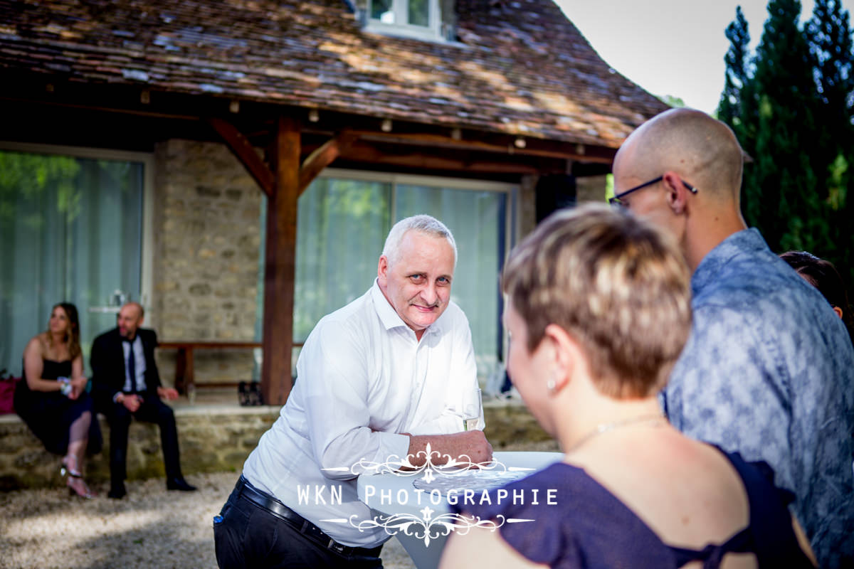 Photographe de mariage dans le Vexin - le vin d'honneur dans le Domaine de Velanne-le-Bois à Magny-en-Vexin