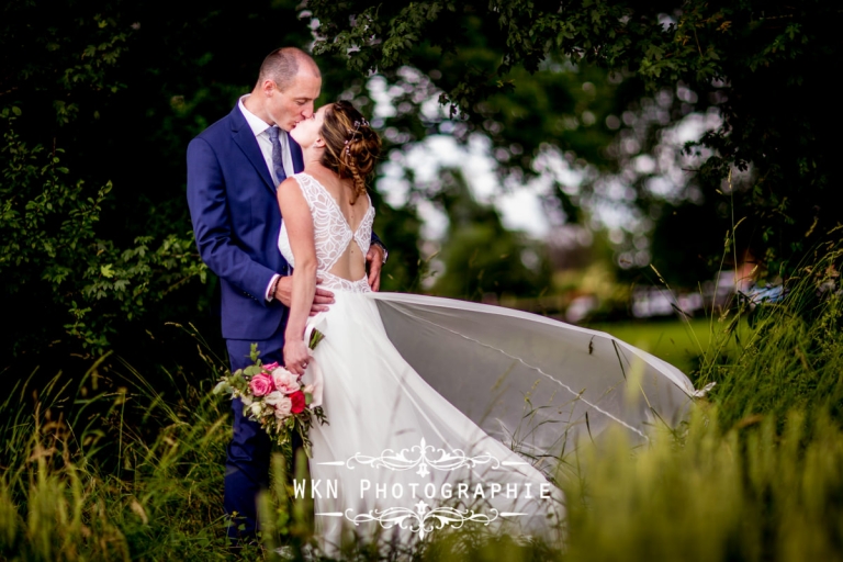 Photographe de mariage - seance photo de couple au coucher du soleil dans les jardins de la Vallee aux Pages