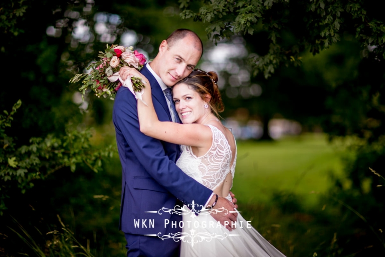 Photographe de mariage - seance photo de couple au coucher du soleil dans les jardins de la Vallee aux Pages