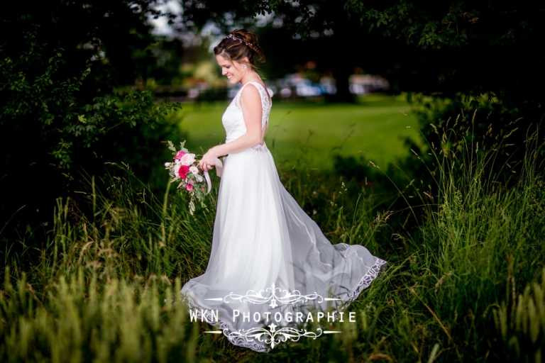 Photographe de mariage - seance photo de couple au coucher du soleil dans les jardins de la Vallee aux Pages