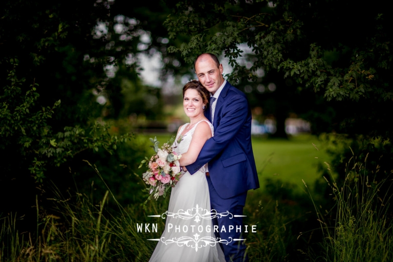 Photographe de mariage - seance photo de couple au coucher du soleil dans les jardins de la Vallee aux Pages