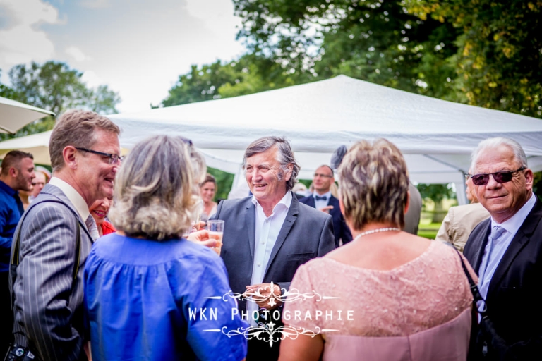 Photographe de mariage - vin d'honneur estival a la Vallee aux Pages