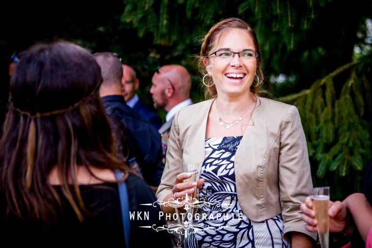Photographe de mariage - vin d'honneur estival a la Vallee aux Pages