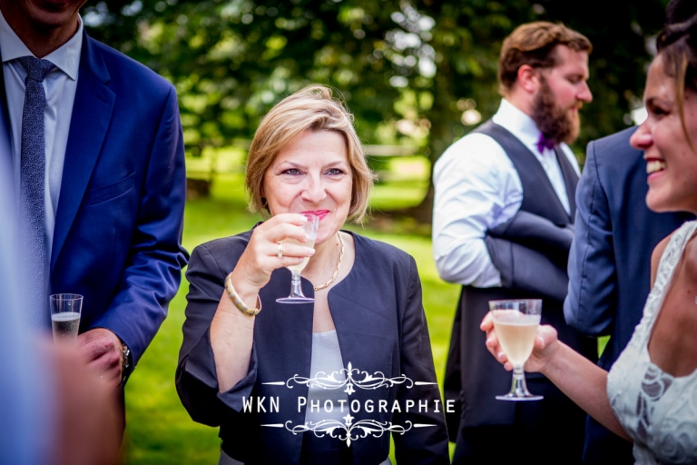 Photographe de mariage - vin d'honneur estival a la Vallee aux Pages