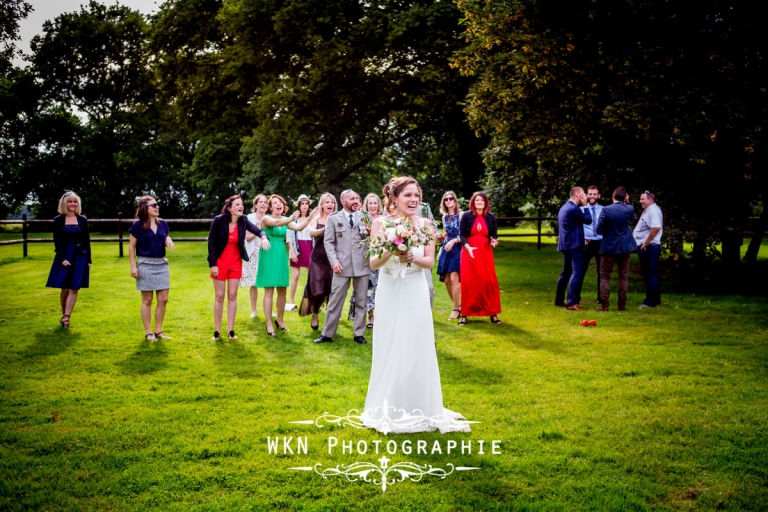 Photographe de mariage - vin d'honneur estival a la Vallee aux Pages