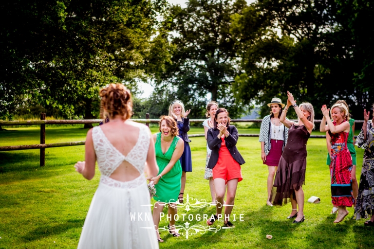 Photographe de mariage - vin d'honneur estival a la Vallee aux Pages