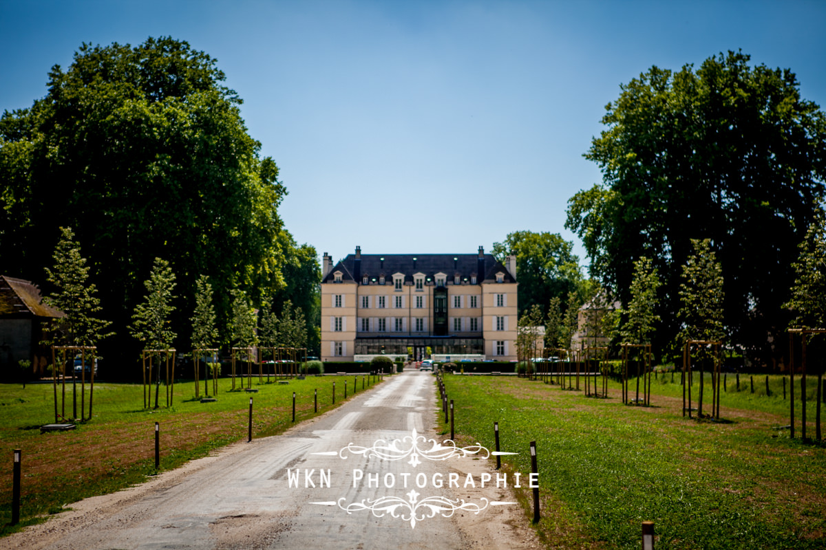 Photographe de mariage bourgogne - Preparatifs de la mariee au chateau de Saulon