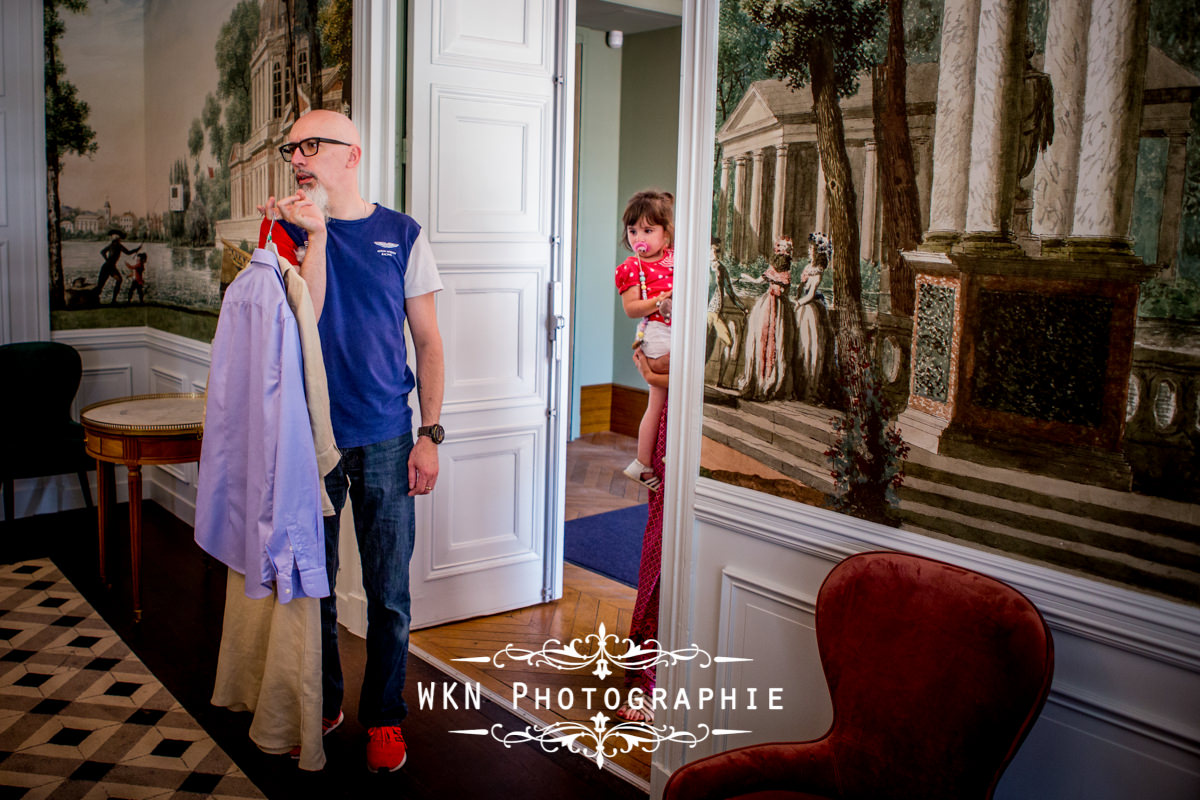 Photographe de mariage bourgogne - Preparatifs de la mariee au chateau de Saulon