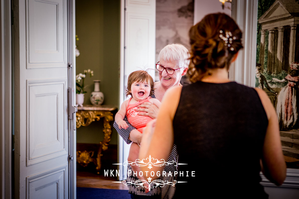 Photographe de mariage bourgogne - Preparatifs de la mariee au chateau de Saulon