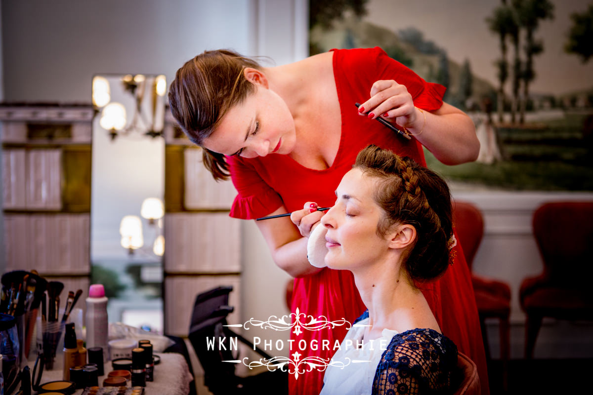 Photographe de mariage bourgogne - Preparatifs de la mariee au chateau de Saulon