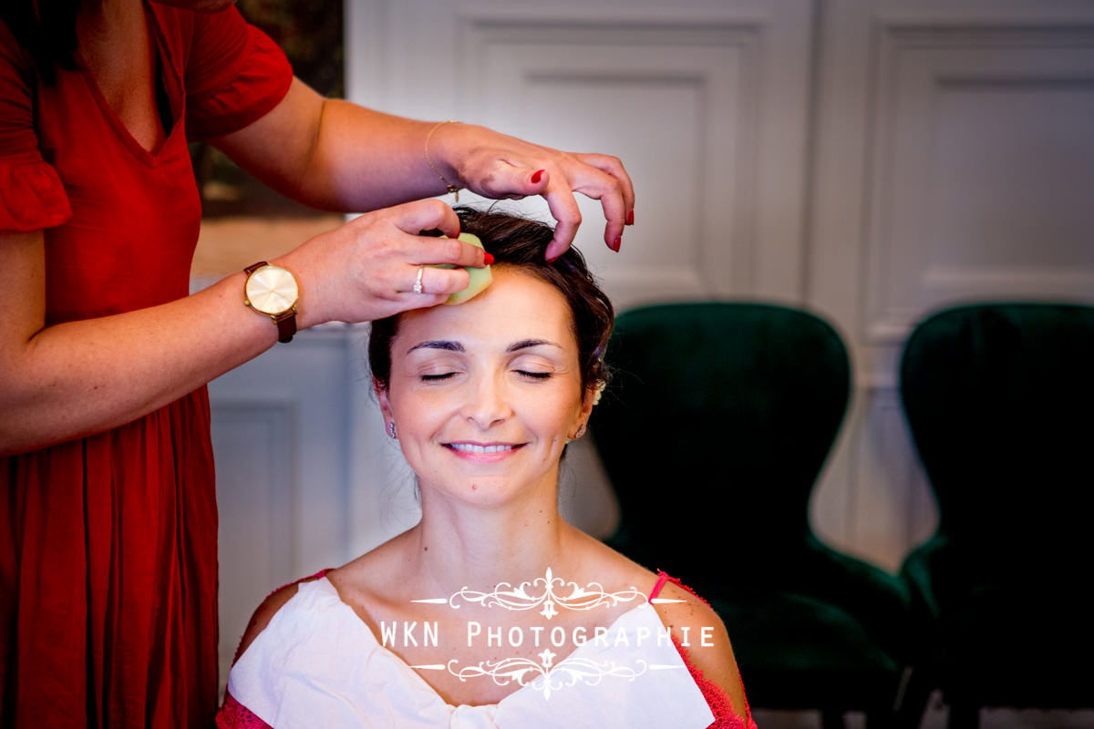 Photographe de mariage bourgogne - Preparatifs de la mariee au chateau de Saulon