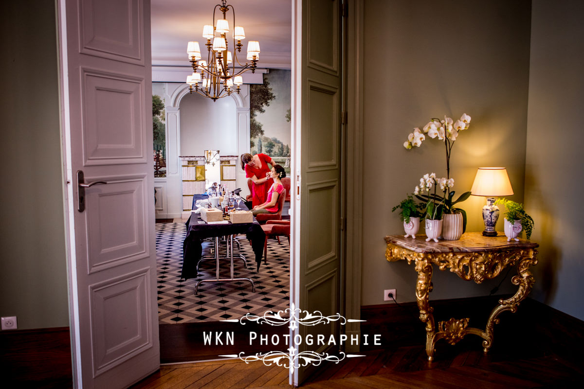 Photographe de mariage bourgogne - Preparatifs de la mariee au chateau de Saulon