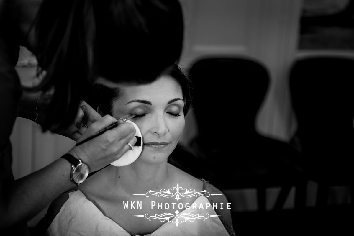 Photographe de mariage bourgogne - Preparatifs de la mariee au chateau de Saulon