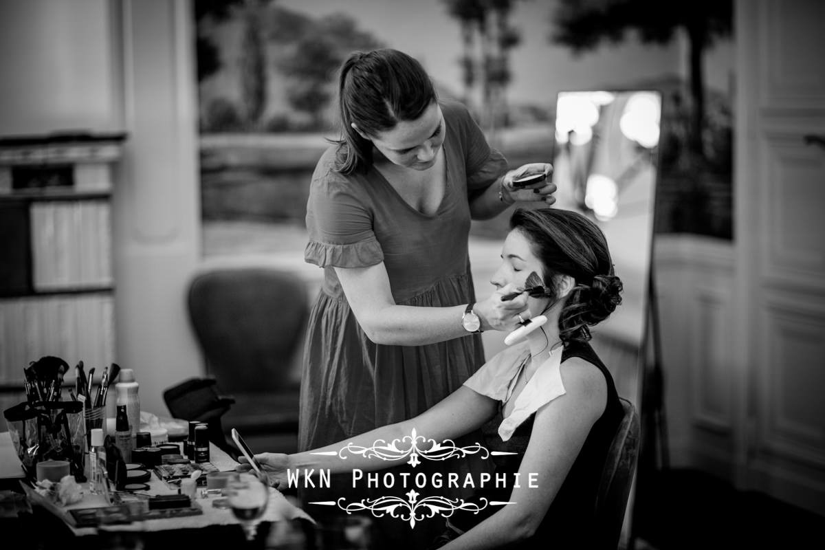 Photographe de mariage bourgogne - Preparatifs de la mariee au chateau de Saulon