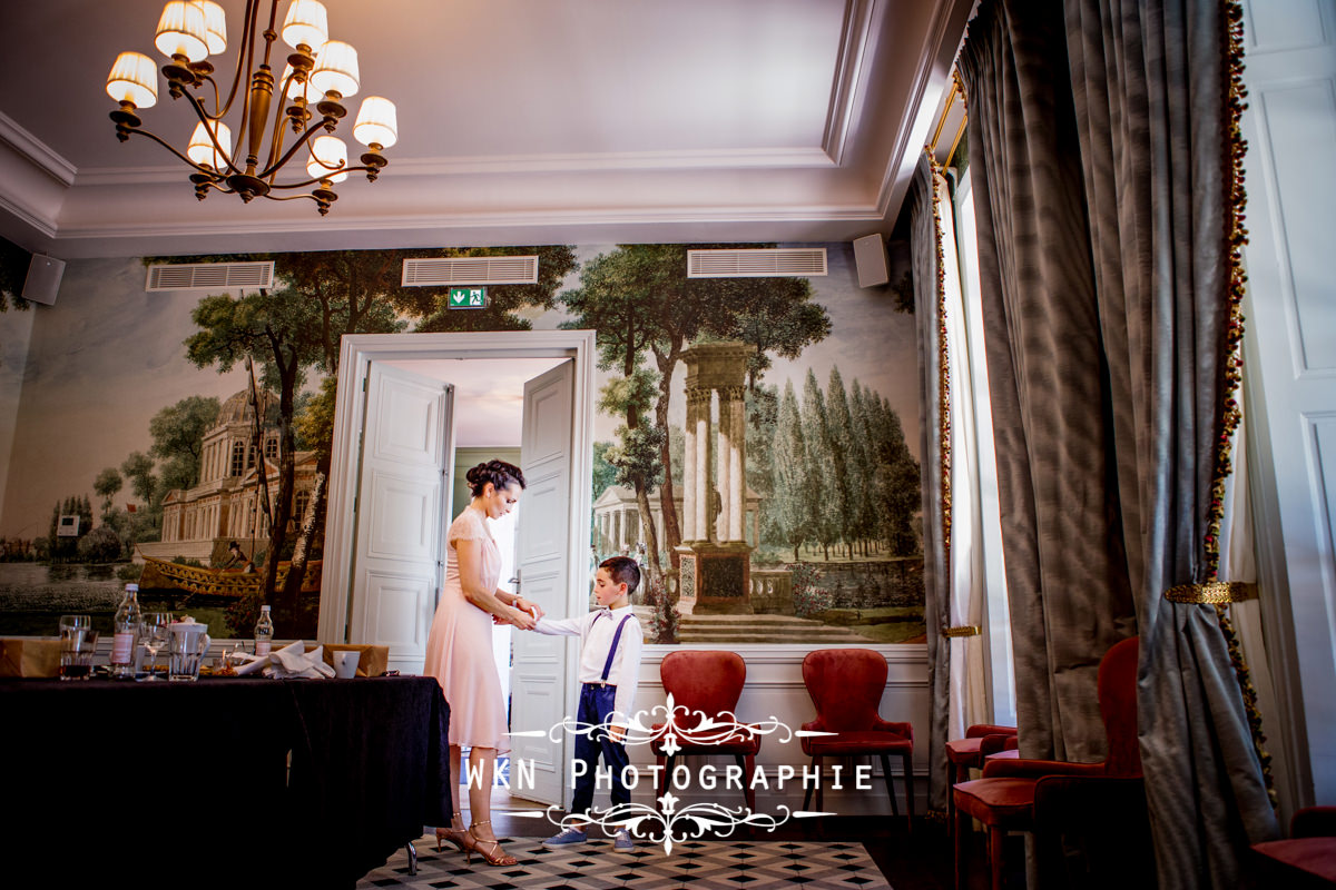 Photographe de mariage bourgogne - Preparatifs de la mariee au chateau de Saulon