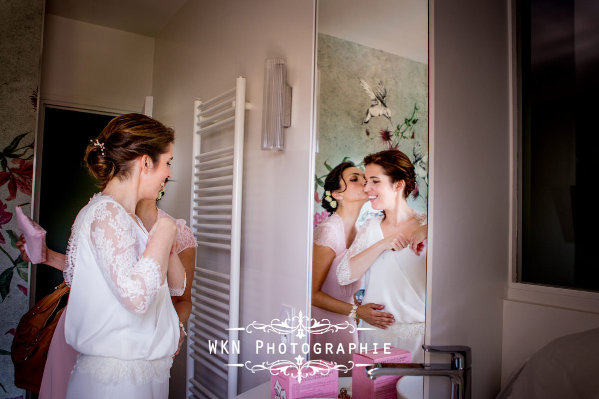 Photographe de mariage bourgogne - Preparatifs de la mariee au chateau de Saulon