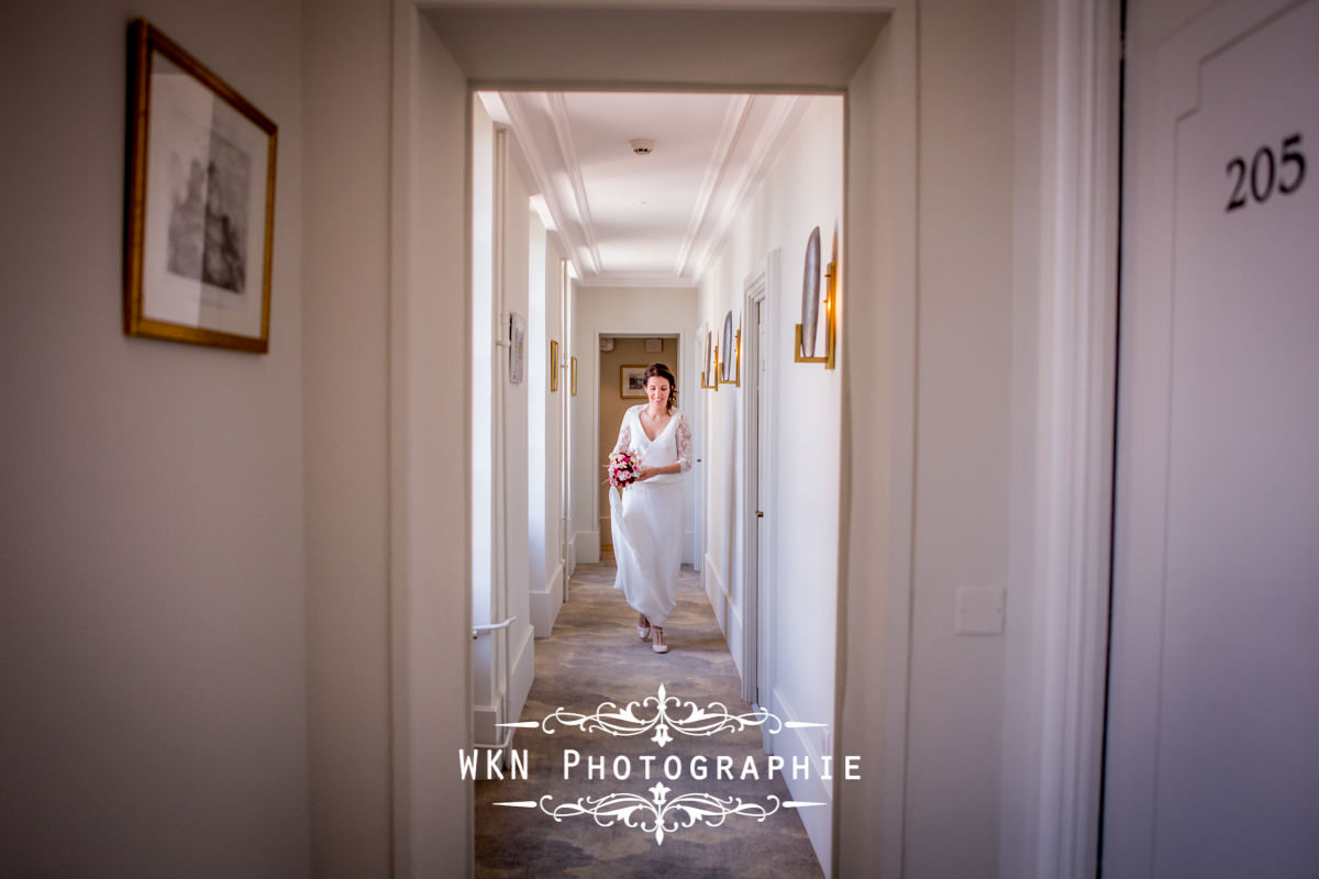 Photographe de mariage bourgogne - Preparatifs de la mariee au chateau de Saulon