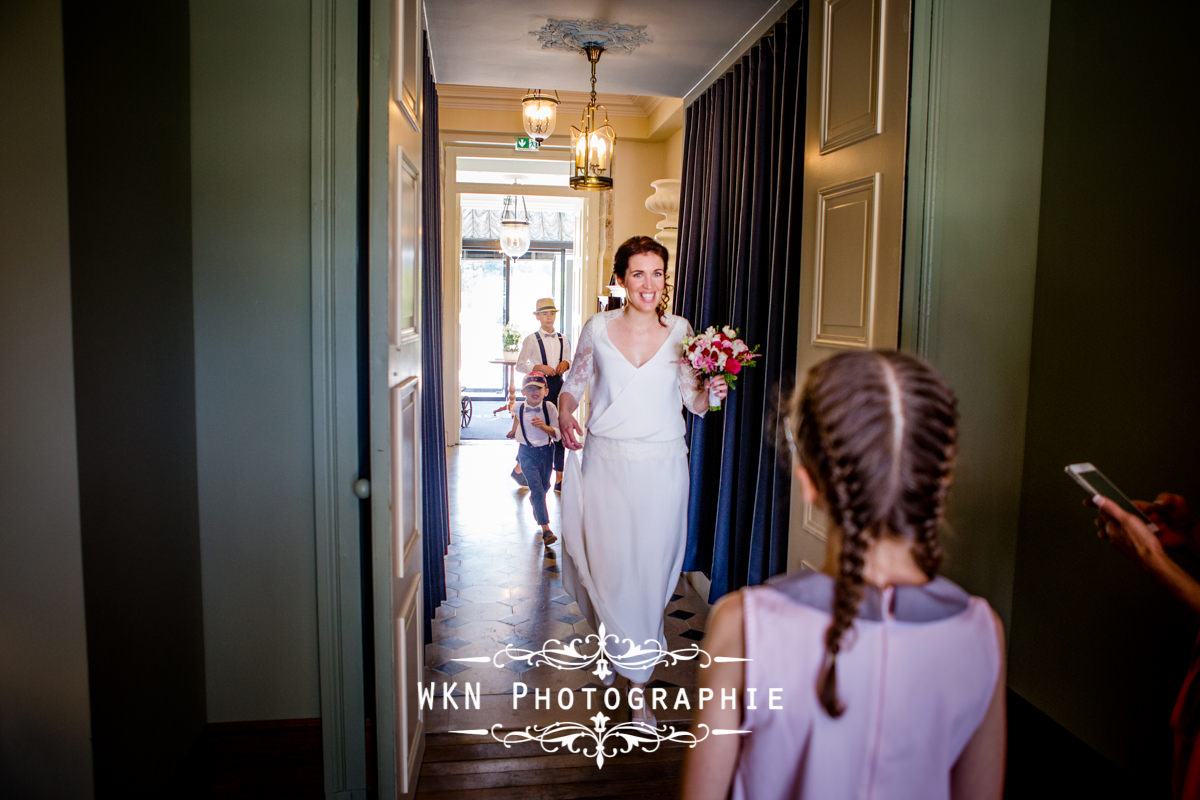 Photographe de mariage bourgogne - Preparatifs de la mariee au chateau de Saulon