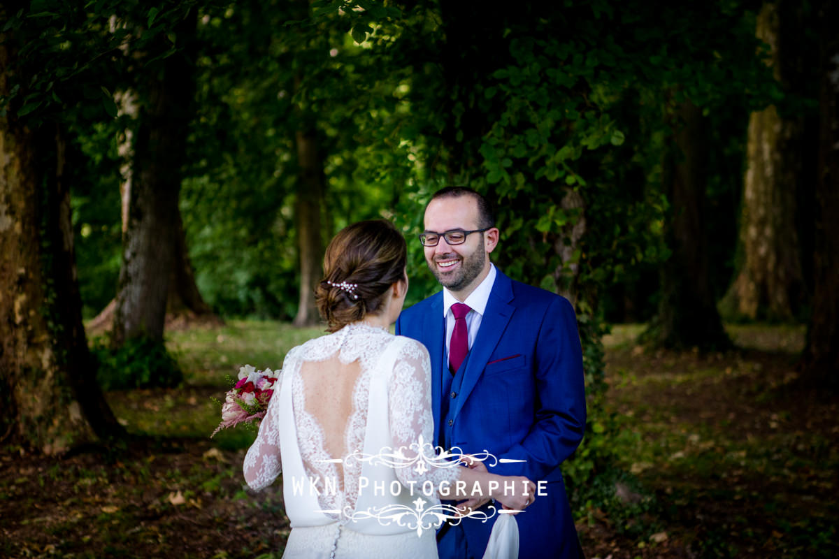 Photographe de mariage bourgogne - premier regard au chateau de Saulon