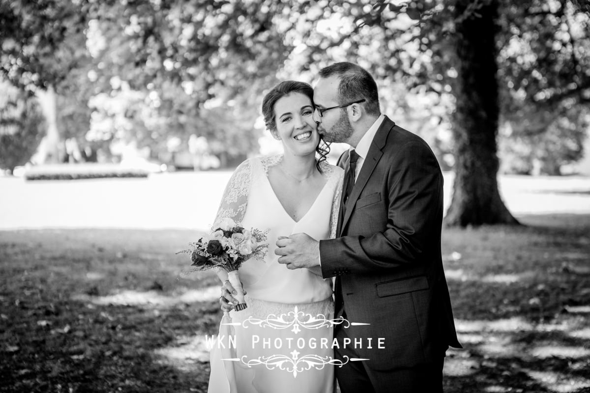 Photographe de mariage bourgogne - premier regard au chateau de Saulon