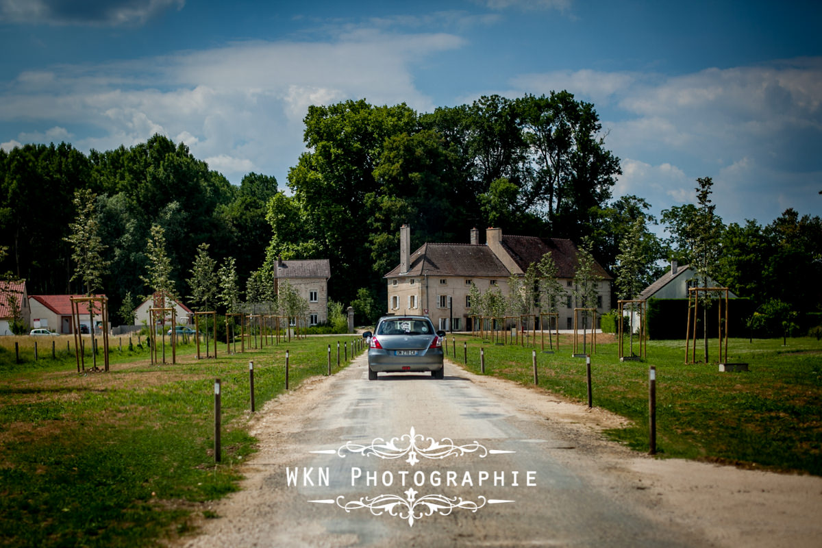 Photographe de mariage bourgogne - premier regard au chateau de Saulon