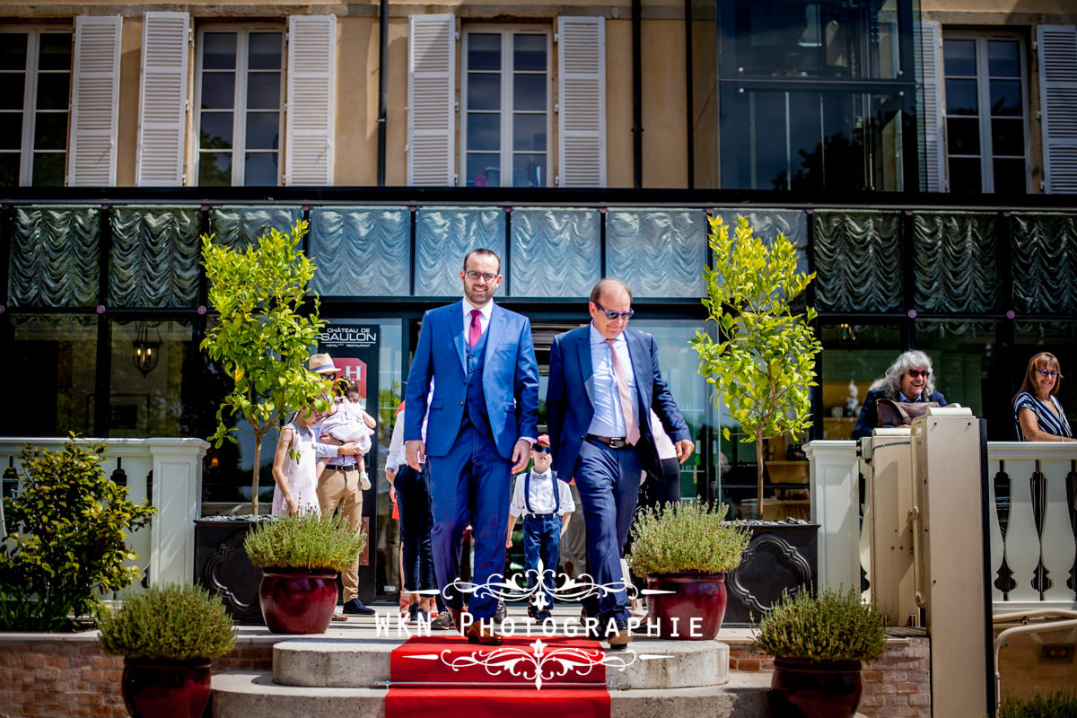 Photographe de mariage bourgogne - premier regard au chateau de Saulon