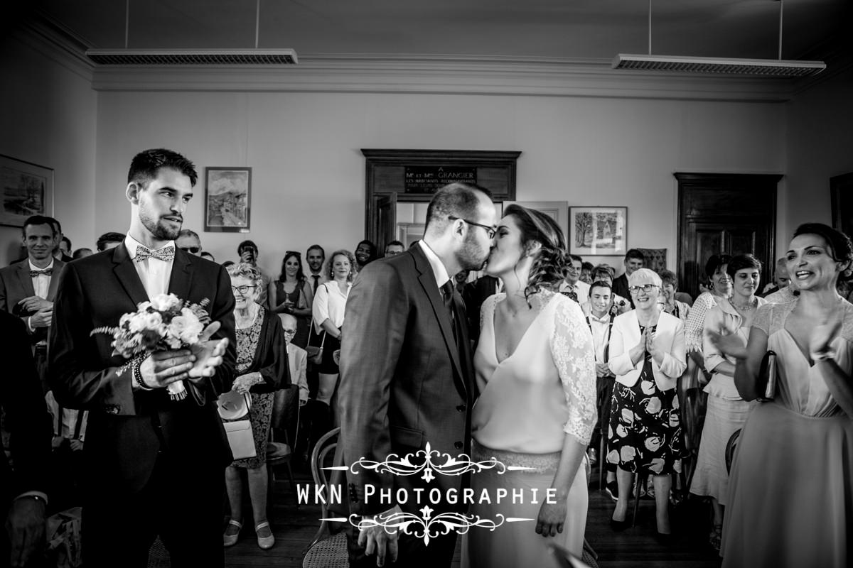 Photographe de mariage bourgogne - ceremonie civile a la mairie de Vougeot