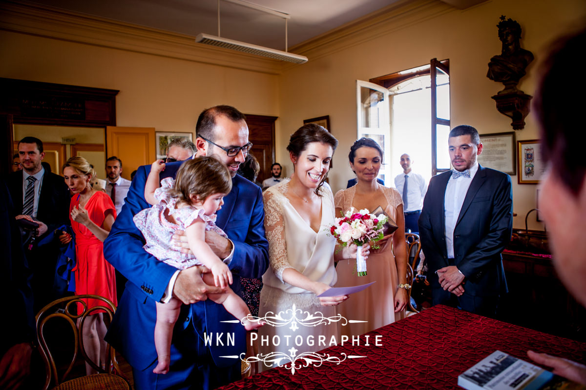 Photographe de mariage bourgogne - ceremonie civile a la mairie de Vougeot