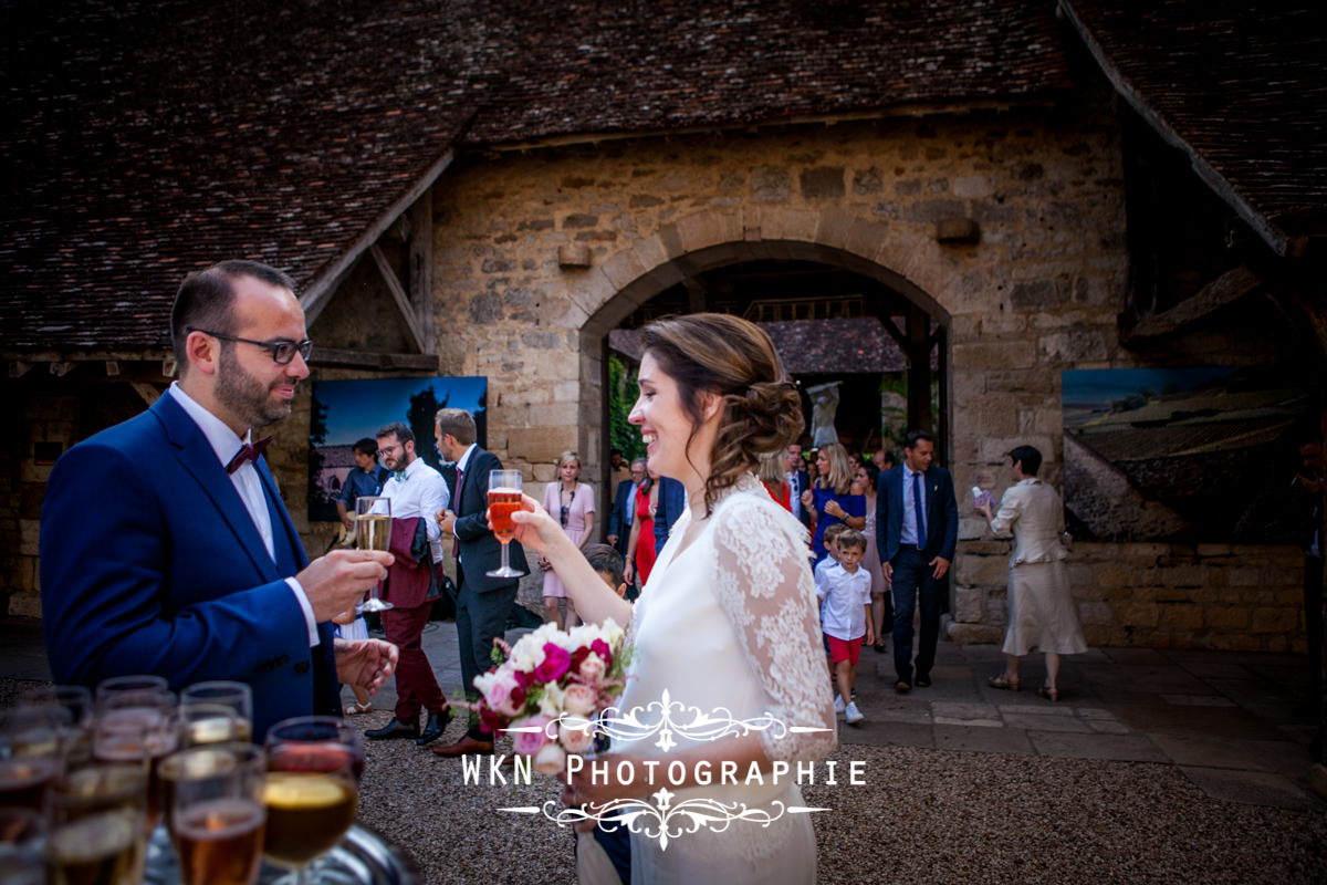 Photographe de mariage bourgogne - vin d'honneur au Clos de Vougeot